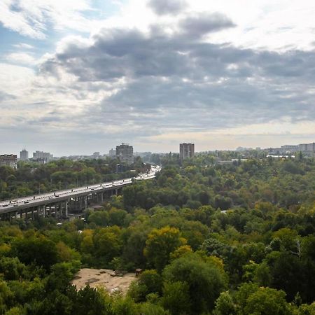 Apartament In Zona Centrala Si Parc Kišiněv Exteriér fotografie
